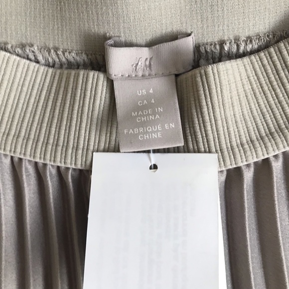 H&M NWT Pleated Skirt - Picture 8 of 10